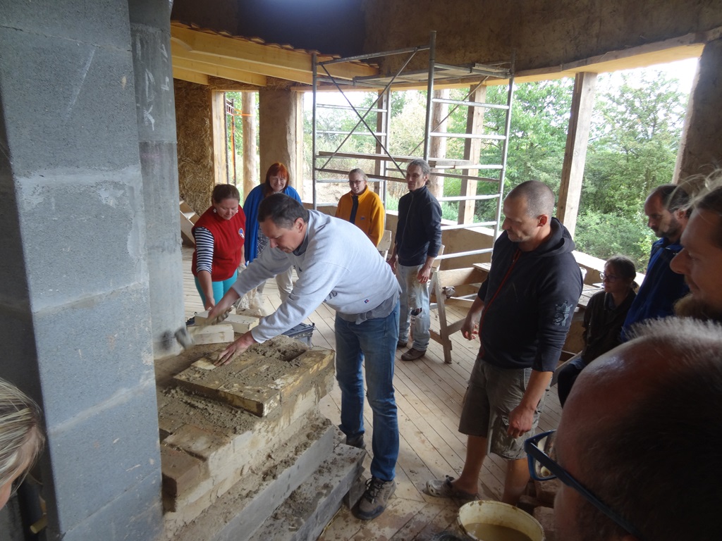 25. srpna 2018 - Workshop stavby sporáku na hlínu a prohlídka akumulačních kamen