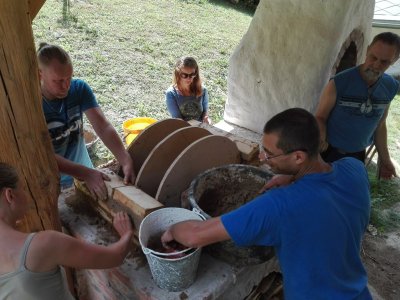 3. Stavba zahradní hliněné pece